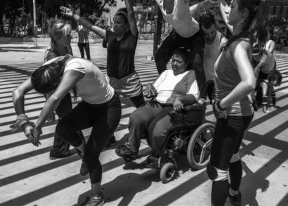 Apresentação do Patua na praça Roosevelt no dia 05/02/2014.Apresentação do espetáculo "Conexões - intervenções urbanas" - Conclusão do curso de extensão Dança Sem Fronteiras, com direção da bailarina e coreógrafa - Fernanda Amaral.