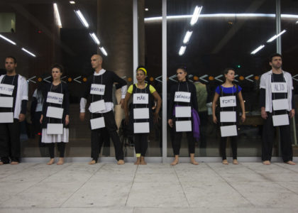Apresentação do Grupo Dança Sem Fronteiras no Teatro Sérgio Cardoso, SP